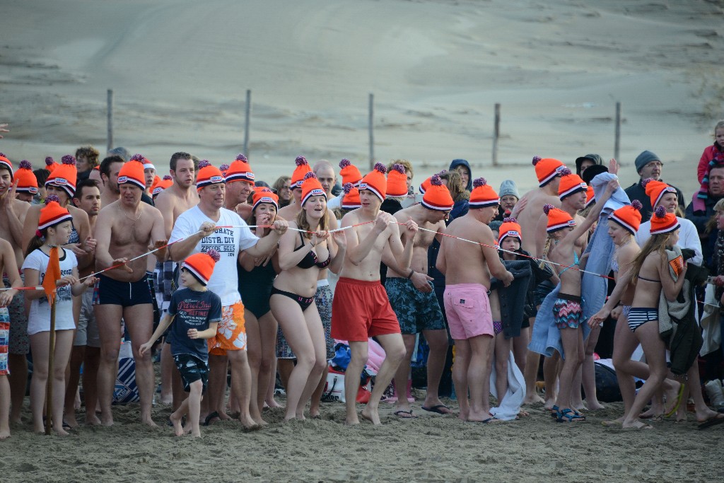 ../Images/Nieuwjaarsduik Nederzandt 2015 044.jpg